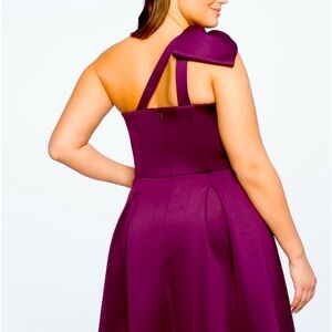 One Shoulder with Bow Fit and Flare size 16–Eloquii